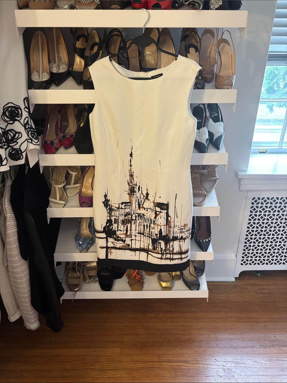 Tahari White Sleeveless Shift Dress with Black Architectural Print